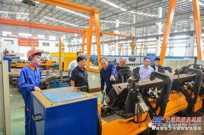 山東廣源集團董事長管延松一行參觀考察方圓集團裝飾工程